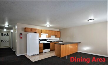 Building Photo - 115-117 S Plum St