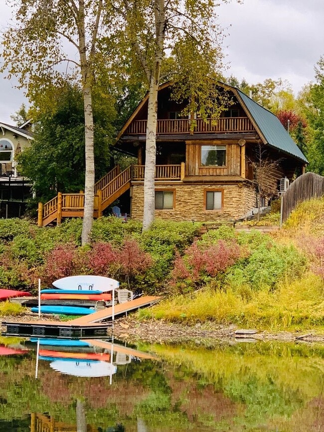 Building Photo - 214 W 6th St