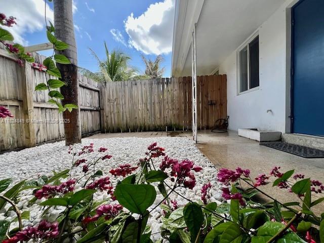 Foto del edificio - 590 NW 40th Ct