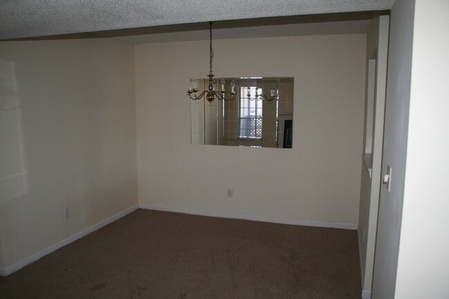 Foto del edificio - Great Condominium located in East Charlott...