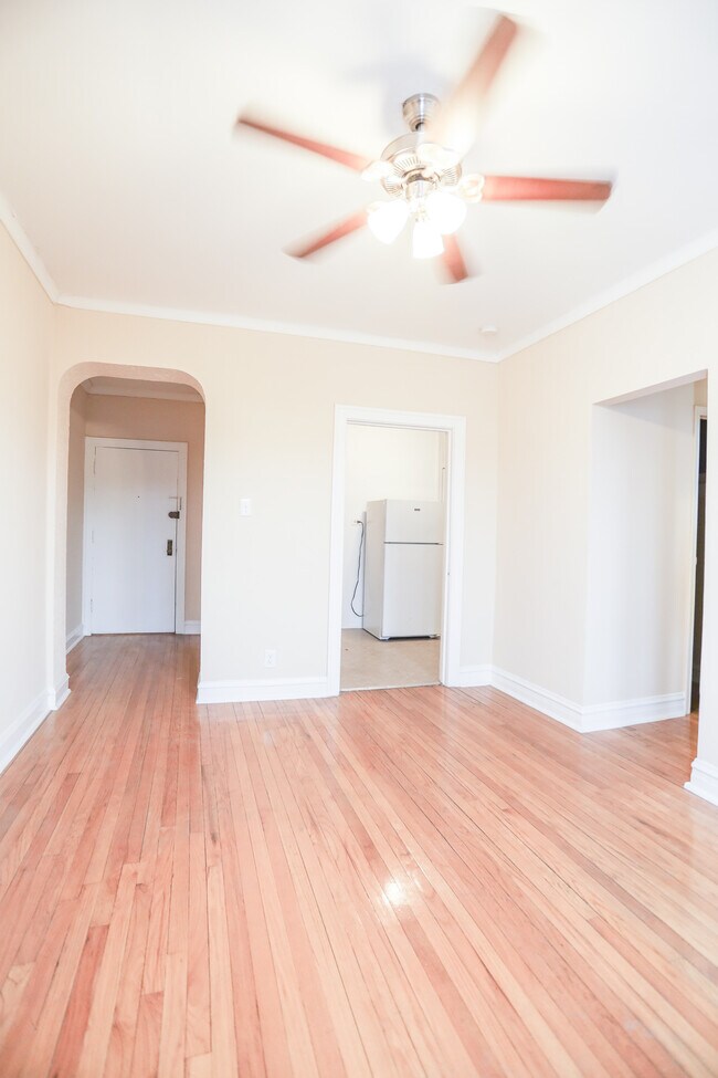 Building Photo - 3948 W Dakin St