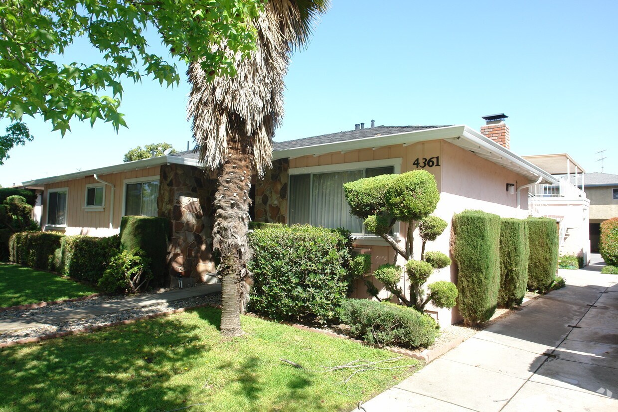 Foto principal - 4361 Blackford Ave