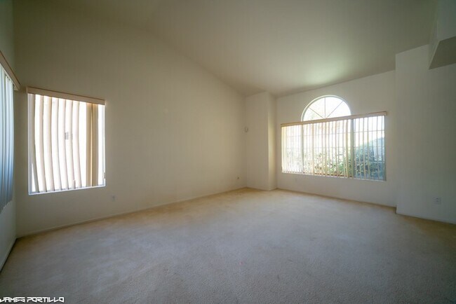 Foto del edificio - 910 Hollowbluff Ave