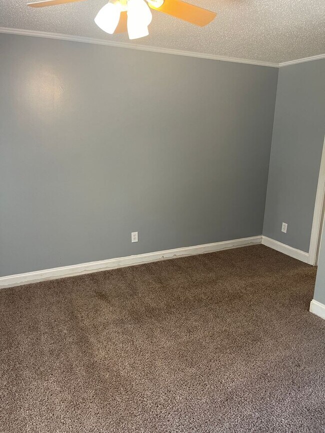 Building Photo - Close to AU Campus & Downtown Auburn