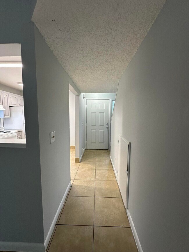 Building Photo - 205 Southland Dr