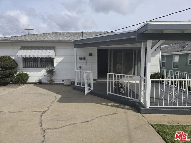 Photo - 6243 S Fairfax Ave House