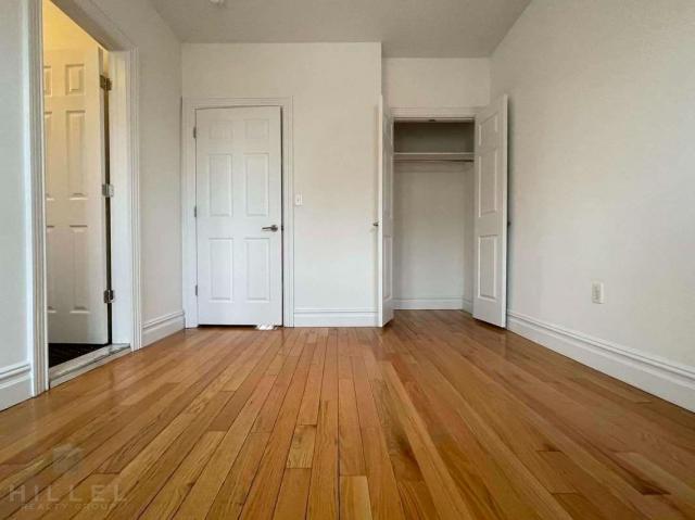 Building Photo - 3 bedroom in ASTORIA NY 11105