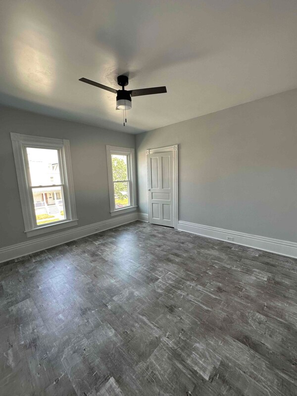 Foto del edificio - 307 Loucks Ave