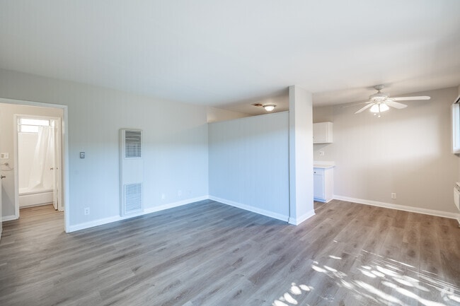 1BR, 1BA - 500SF - Living Room - 6717 Wilkinson