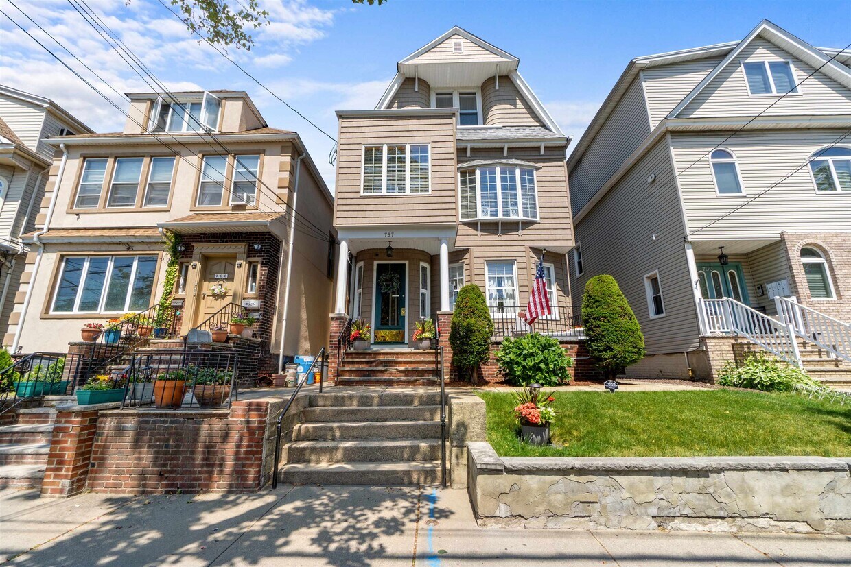 797 John F. Kennedy Blvd Unit 3, Bayonne, NJ 07002 Room for Rent in