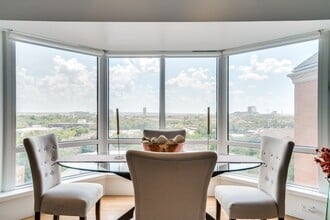 Building Photo - 4242 Lomo Alto Dr