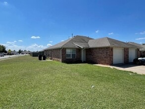 Building Photo - 426 E Asher Ct