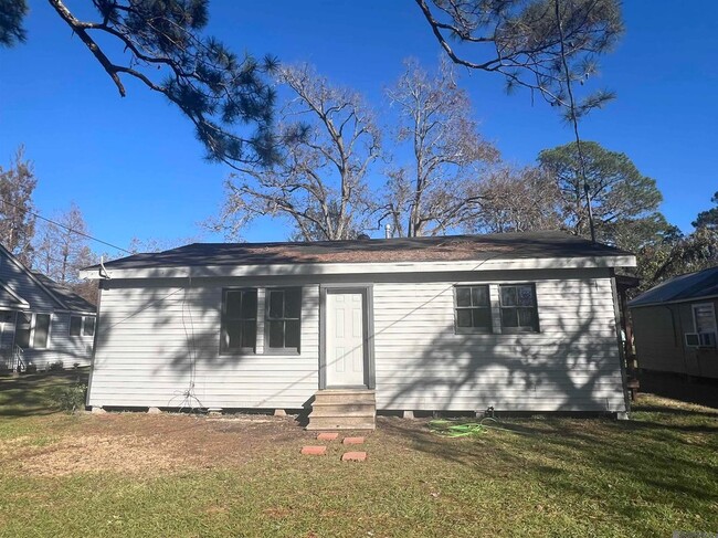 Building Photo - 804 Westend Dr