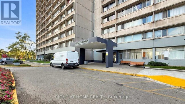 Photo du bâtiment - 10 Sunny Glenway
