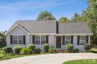 Building Photo - 2300 Saluda Dr