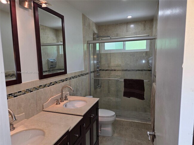 Foto del edificio - 10220 SW 105th St