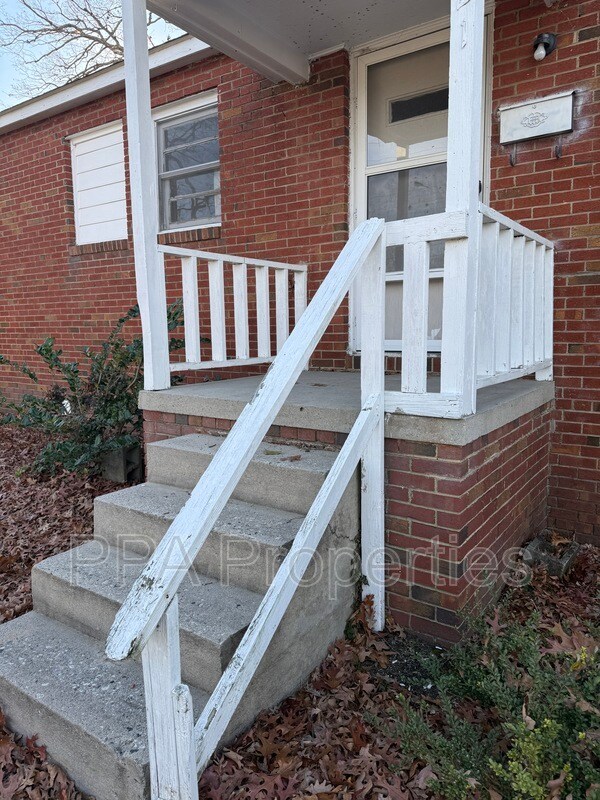 Building Photo - 221 Willow Ave