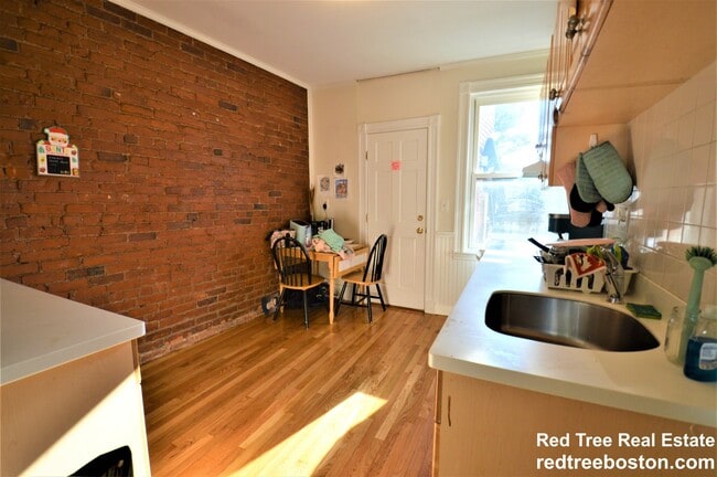 Building Photo - 6 Colliston Rd