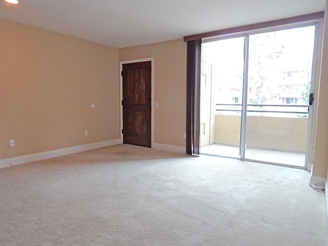 Primary Photo - Venetian Condo, Largest 1 bedroom Floor Pl...