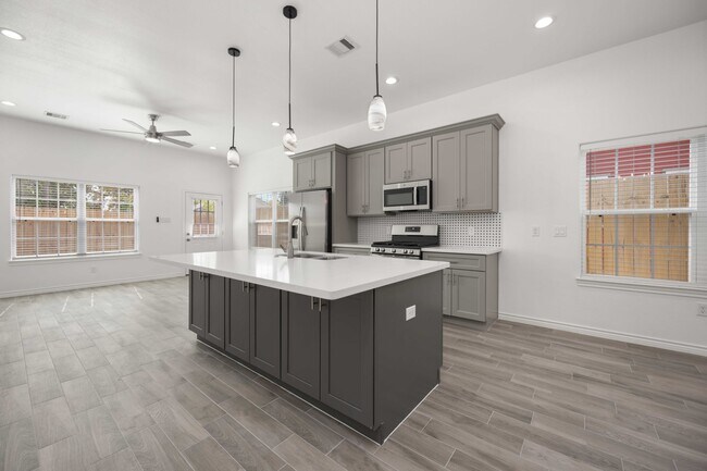 Foto del edificio - 4406 Sterling St
