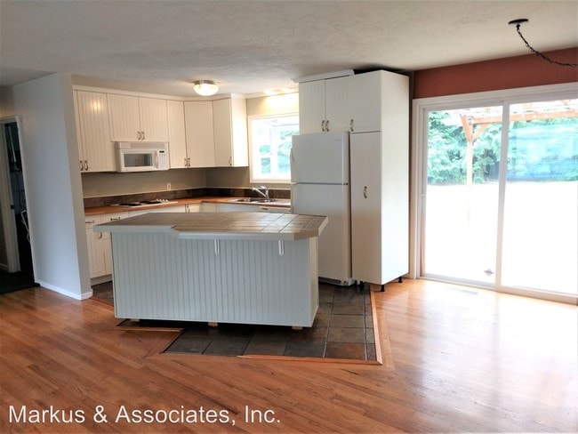 Building Photo - 4 br, 2 bath House - 9960 SW Marjorie Ln.