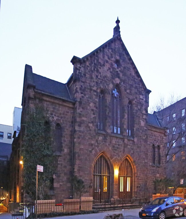 Building Photo - 99 Clinton St