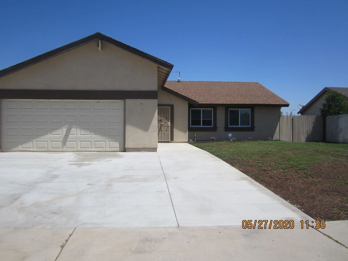 Primary Photo - 4 br, 2 bath House - 9765 ALTADENA DR