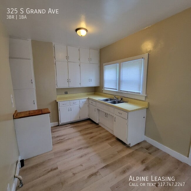 Building Photo - 325 S Grand Ave