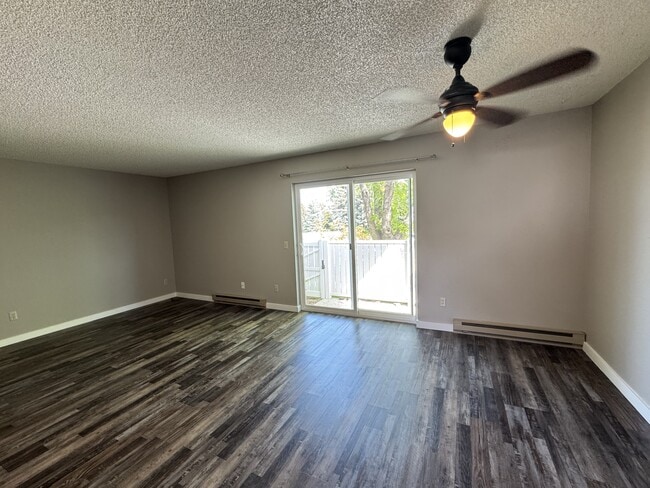 Foto del edificio - 3285 Canyon Dr
