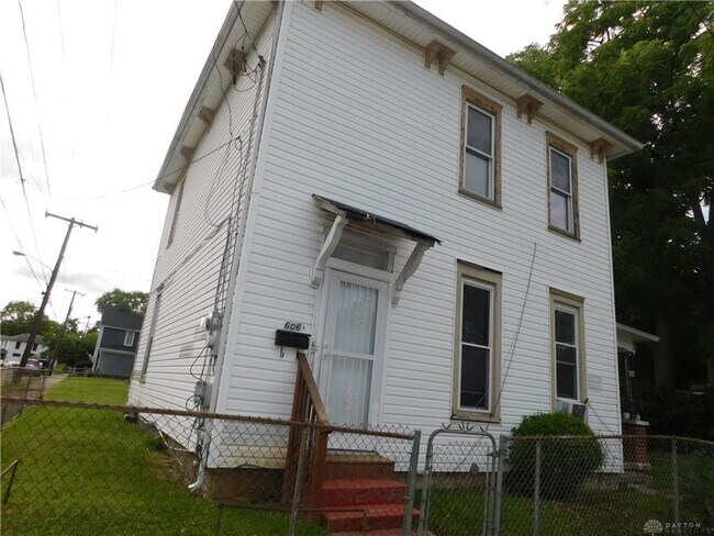 Building Photo - 606 1/2 Mason St