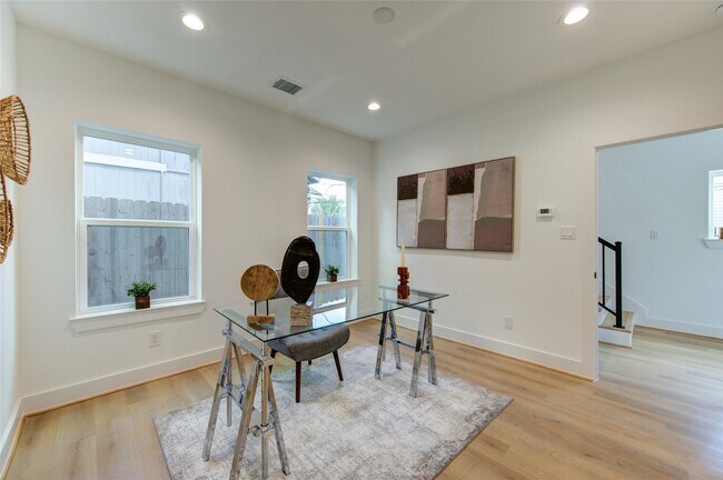 Building Photo - 4035 Buck St