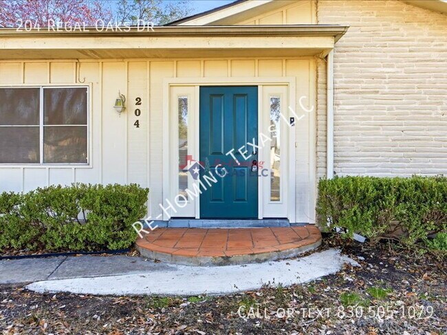 Foto del edificio - 204 Regal Oaks Dr