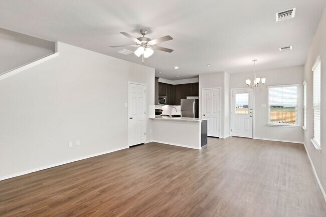 Foto del edificio - Move-In Ready Luxury Duplex in Converse!