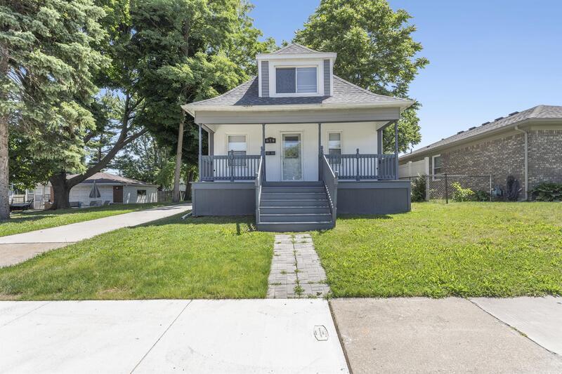 Primary Photo - 879 Lindbergh St.
