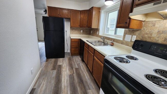 Building Photo - 102 N 9th St