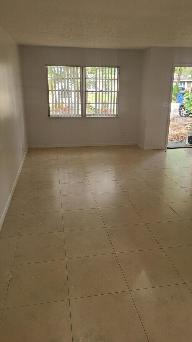 Foto del edificio - 3375 2nd Pl