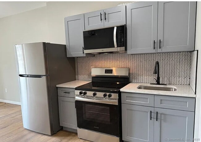 Building Photo - 61 Field St Building Photo - 61 Field St