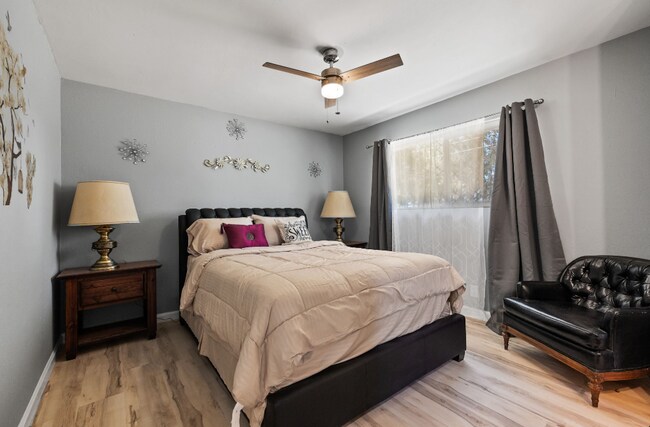 Foto del edificio - 325 Falcon Dr