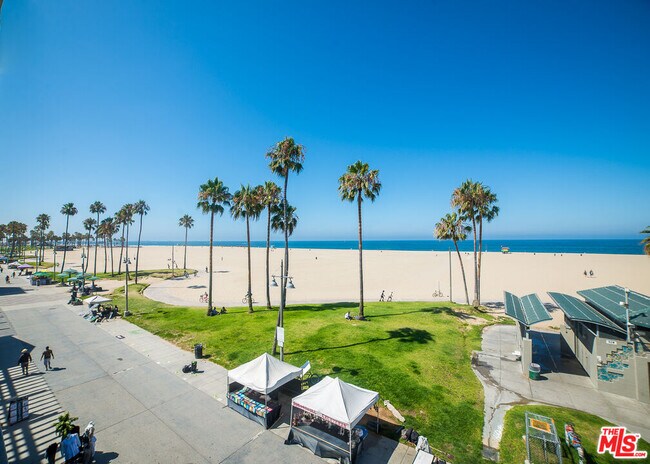 Foto del edificio - 8 Brooks Ave