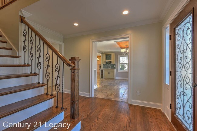 Building Photo - 5 br, 3.5 bath House - 1000 Tulip St