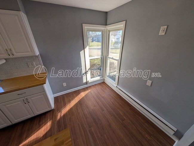 Building Photo - Well-Maintained 3 Bedroom Ranch with Fenced Yard and 2.5 Car Garage