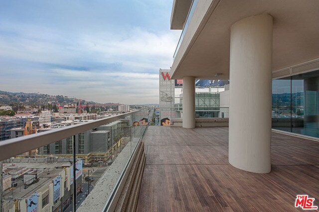 Building Photo - 6250 Hollywood Blvd