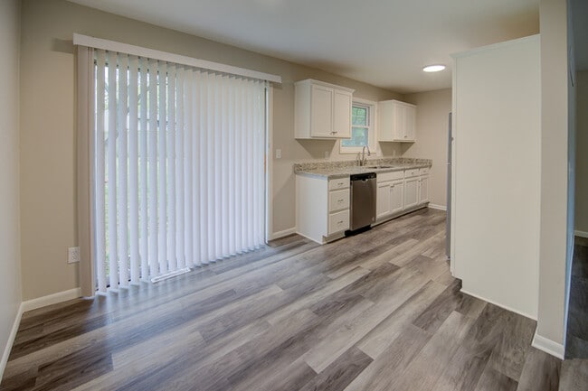 Building Photo - Single Family Home