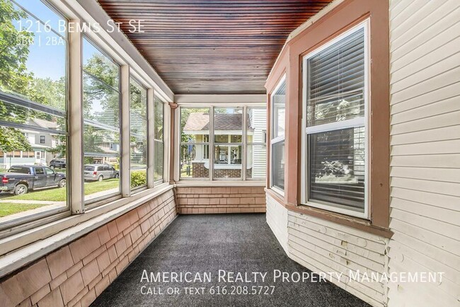 Building Photo - 1216 Bemis St SE