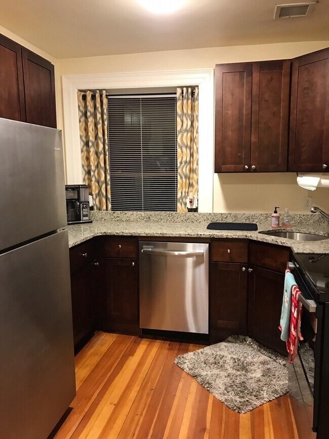 Foto del edificio - 1463 Beacon St