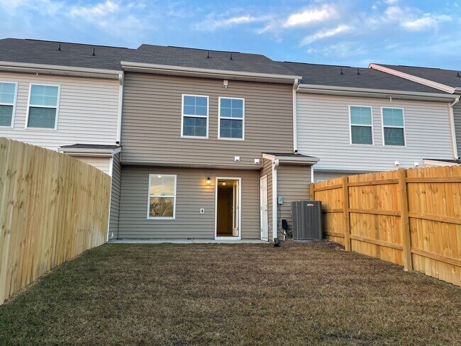Foto del edificio - MOVE IN SPECIAL!!! Fabulous New Townhouse in Columbia SC!