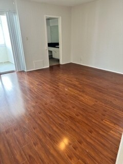 Building Photo - 205 S Elm Dr