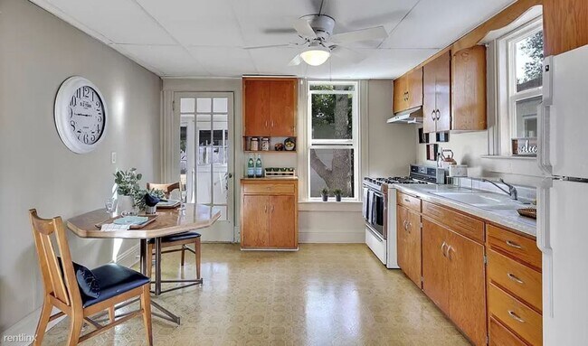 Building Photo - 2 br, 1 bath House - 2011 West Cucharras S...