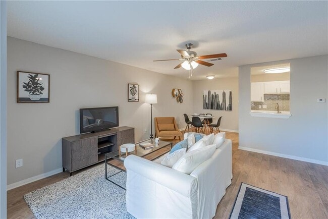 Foto del edificio - 9815 Copper Creek Dr