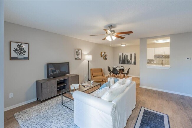 Building Photo - 9815 Copper Creek Dr